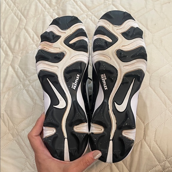 Nike Black and White Fastflex Baseball Cleats (D) - Picture 4 of 5